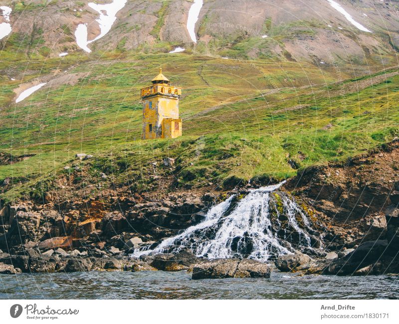 Island - Siglufjörður Natur Landschaft Pflanze Wasser Schnee Wiese Hügel Felsen Berge u. Gebirge Wellen Küste Bucht Fjord Insel Wasserfall Leuchtturm alt
