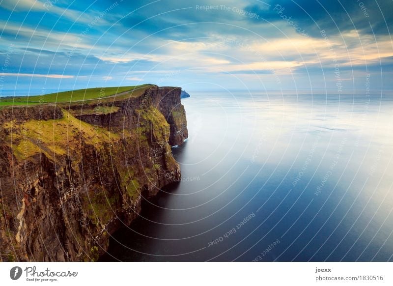 Aillte an Mhothair Ferien & Urlaub & Reisen Tourismus Meer Insel Wellen Umwelt Natur Landschaft Wasser Himmel Küste Republik Irland Klippe gigantisch hoch blau