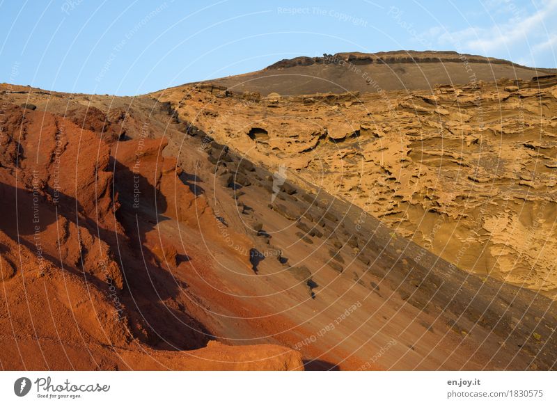 Landschaftsformen Natur Erde Sand Himmel Klimawandel Felsen Vulkan Schlucht Wüste blau gelb orange bizarr Surrealismus Verfall Vergänglichkeit Zeit Zerstörung