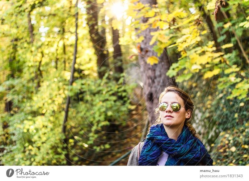 Autumn Day #2 Freude Gesundheit ruhig Freiheit Mensch feminin Junge Frau Jugendliche Erwachsene Leben 1 18-30 Jahre Natur Sonne Sonnenlicht Herbst