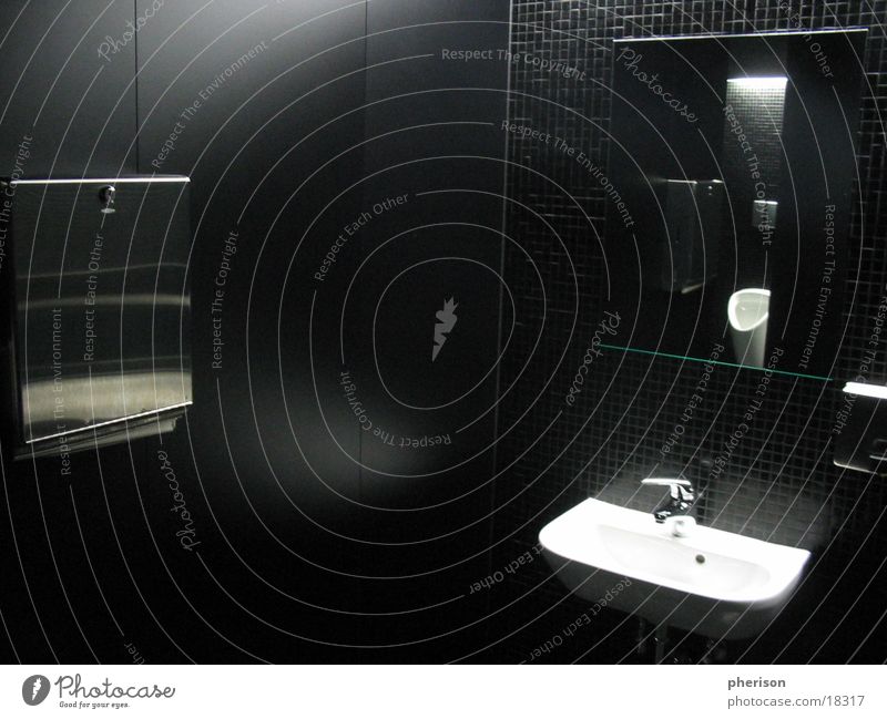 black toilet Mann Waschbecken schwarz Spiegel Fototechnik Toilette papierspänder Becken Raum