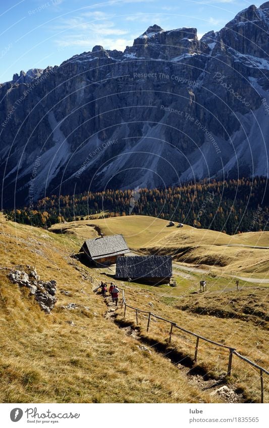 Wandern in Villnöss 6 Berge u. Gebirge wandern Umwelt Natur Landschaft Herbst Hügel Felsen Alpen Gipfel Schneebedeckte Gipfel Südtirol Dolomiten Wanderweg