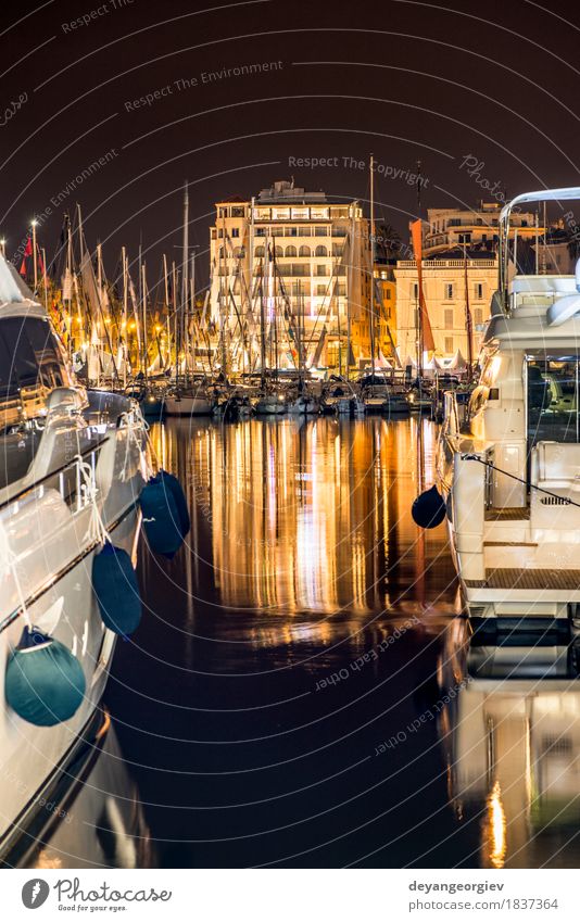 Yachten in der Bucht von Cannes in der Nacht. Ferien & Urlaub & Reisen Meer Segeln Landschaft Himmel Küste Kleinstadt Stadt Gebäude Jacht Wasserfahrzeug