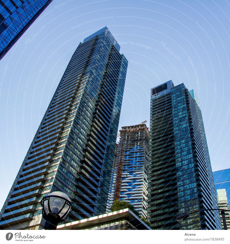 Symbole der Macht II Kanada Amerika Nordamerika Stadt Stadtzentrum Skyline Menschenleer Haus Hochhaus Fassade Beton Glas Häusliches Leben ästhetisch eckig
