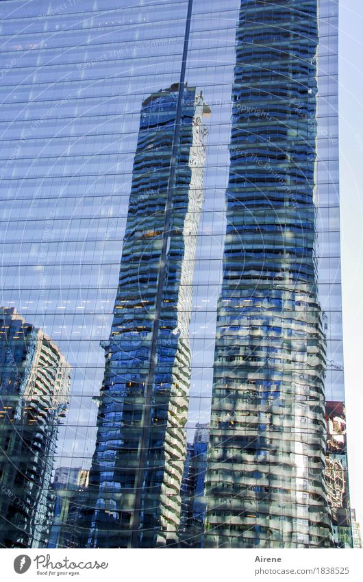 Kampf der Giganten Amerika Nordamerika Stadtzentrum Skyline Haus Hochhaus Fassade Spiegelfront Spiegelbild Glas Metall eckig gigantisch glänzend groß hoch kalt