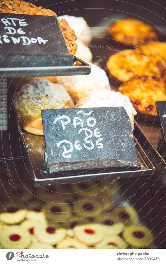Brot für die Götter Ferien & Urlaub & Reisen Städtereise Sommer Sommerurlaub Portugal süß Backwaren Törtchen Spezialitäten Schaufenster Bäckerei Farbfoto