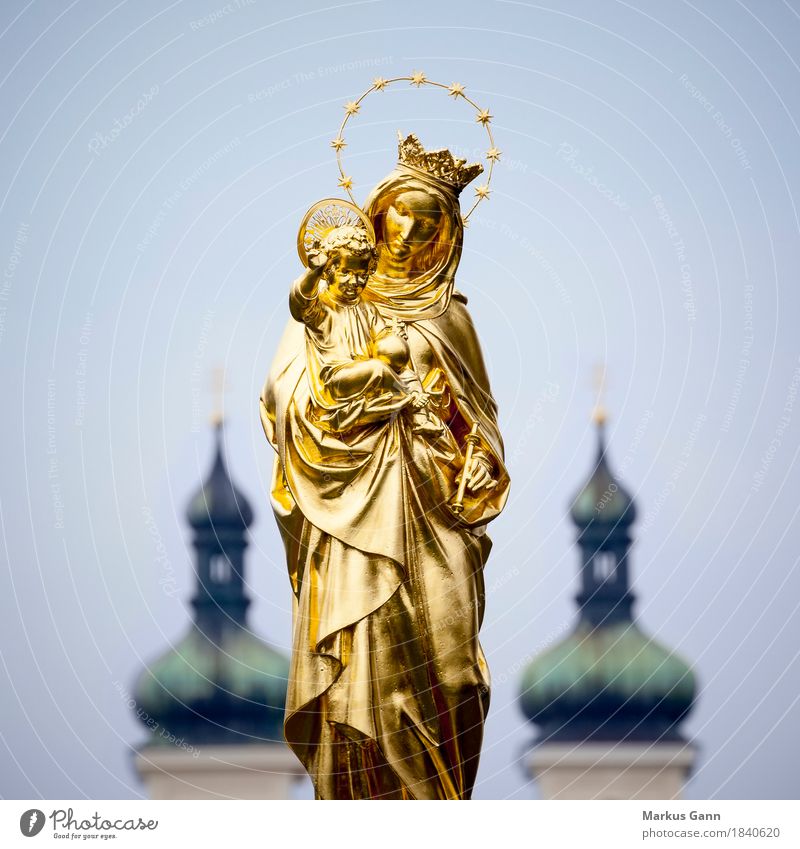 Maria Statue Tutzing Skulptur gold golden Jesus Christus Symbole & Metaphern Religion & Glaube Kirche Himmel Außenaufnahme Farbfoto Menschenleer