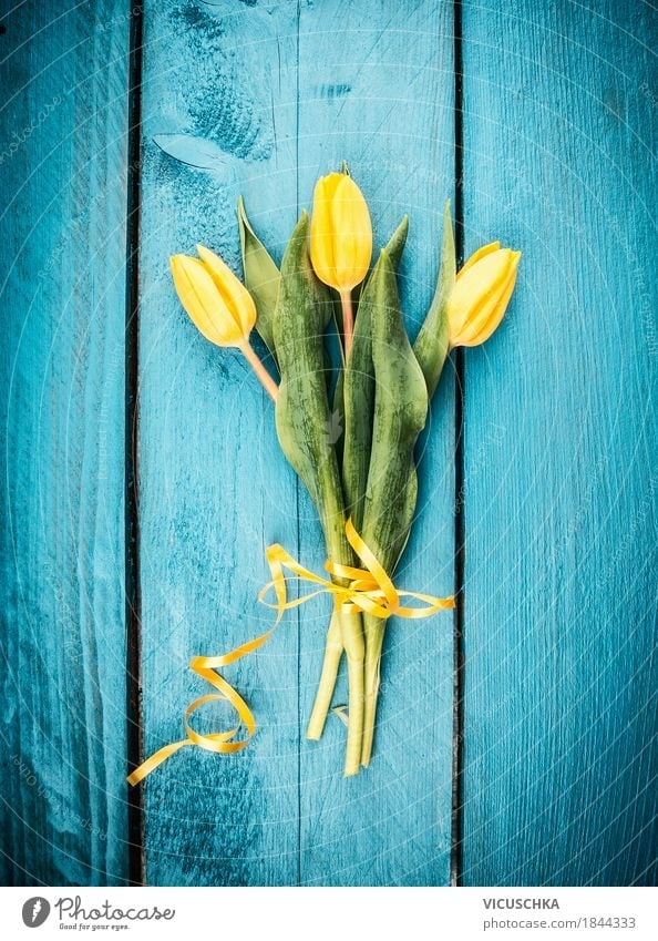 Tulpen Blumenstrauß Stil Design Feste & Feiern Valentinstag Muttertag Geburtstag Natur Pflanze Frühling Blühend Liebe gelb Stimmung Tradition blau Gratulation