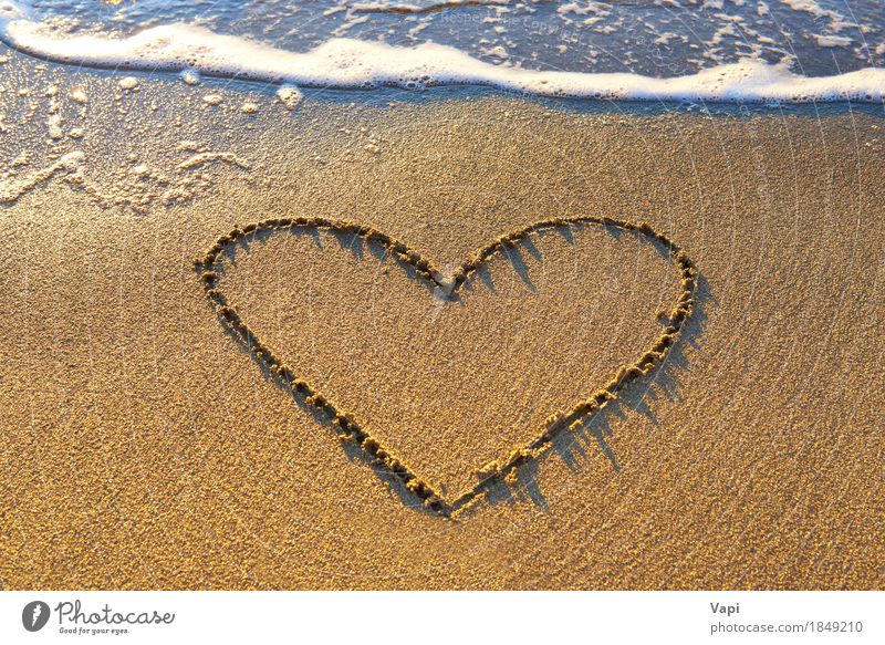 Herz gezeichnet auf den Strandsand Freude Erholung Ferien & Urlaub & Reisen Tourismus Ausflug Sommer Sommerurlaub Sonnenbad Meer Insel Wellen Hochzeit Natur