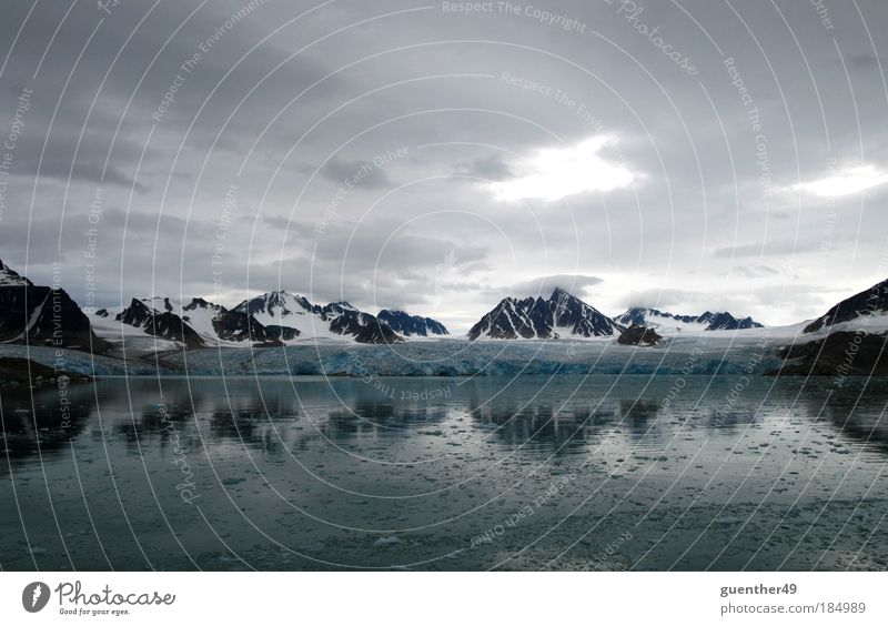 Spitzbergen Gletscher Natur Wasser Eis Frost Schnee Fjord kalt Farbfoto Außenaufnahme Menschenleer Tag Reflexion & Spiegelung Panorama (Aussicht)
