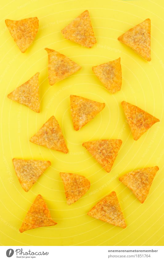 nacho nacho man Lebensmittel Symmetrie Nacho Snack Snackbar ungesund Kalorie Kalorienreich gelb Gelbstich gelbgold gelb-orange Dreieck Fastfood