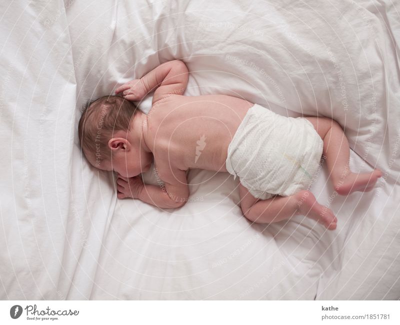 Baby DIN 3217 Mensch Körper Haut 0-12 Monate schlafen Gesundheit Sauberkeit Schutz Geborgenheit Beginn nackt rein Zukunft Farbfoto Innenaufnahme
