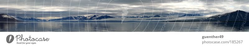Spitzbergen Fjord Meer Berge u. Gebirge Schneebedeckte Gipfel Gletscher Freiheit Farbfoto Außenaufnahme Menschenleer Nacht Reflexion & Spiegelung