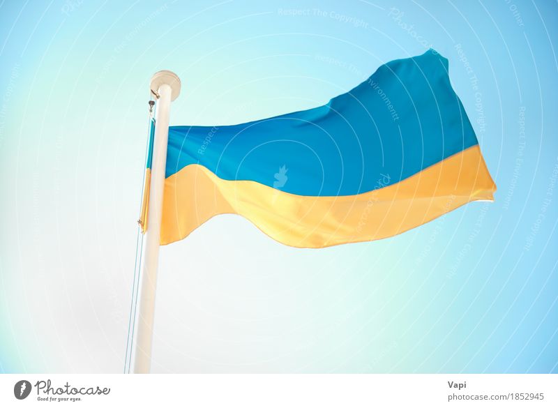 Ukrainische blaue und gelbe Flagge Design Ferien & Urlaub & Reisen Tourismus Kultur Himmel Wolkenloser Himmel Wind Fahne weiß Farbe Ukraine Ukrainer Euro 2012