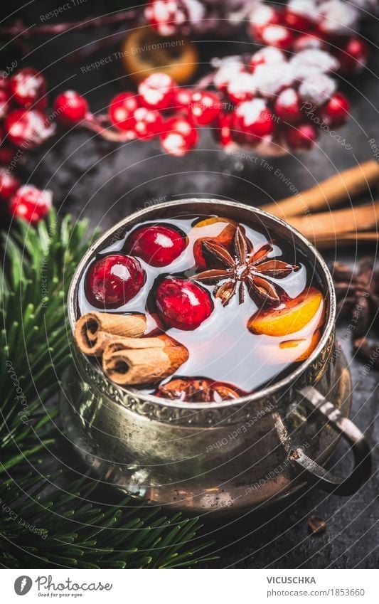 Alte Tasse mit Glühwein Frucht Kräuter & Gewürze Festessen Getränk Heißgetränk Stil Design Freude Winter Tisch Feste & Feiern Weihnachten & Advent Wärme