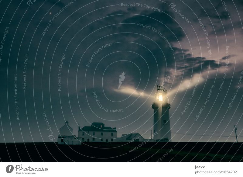 Bitte steuern Sie 15° Nord Himmel Wolken Mond Nebel Republik Irland Haus Leuchtturm leuchten hell hoch blau Hoffnung Horizont Sicherheit Farbfoto