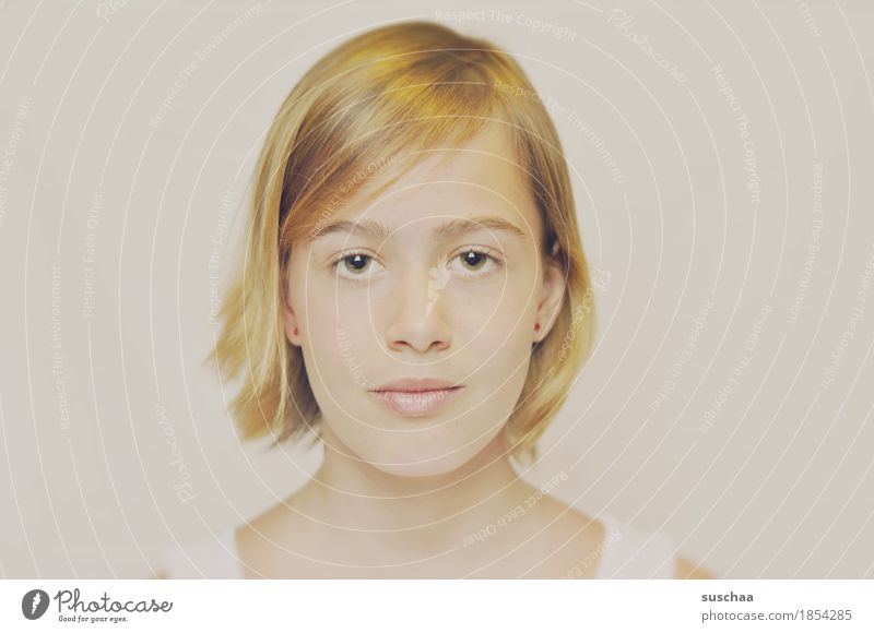 passbild Gesicht Kopf Passbild ausweisfoto Auge Nase Mund Jugendliche Junge Frau Mädchen Haare & Frisuren blond halblang sommerliches licht