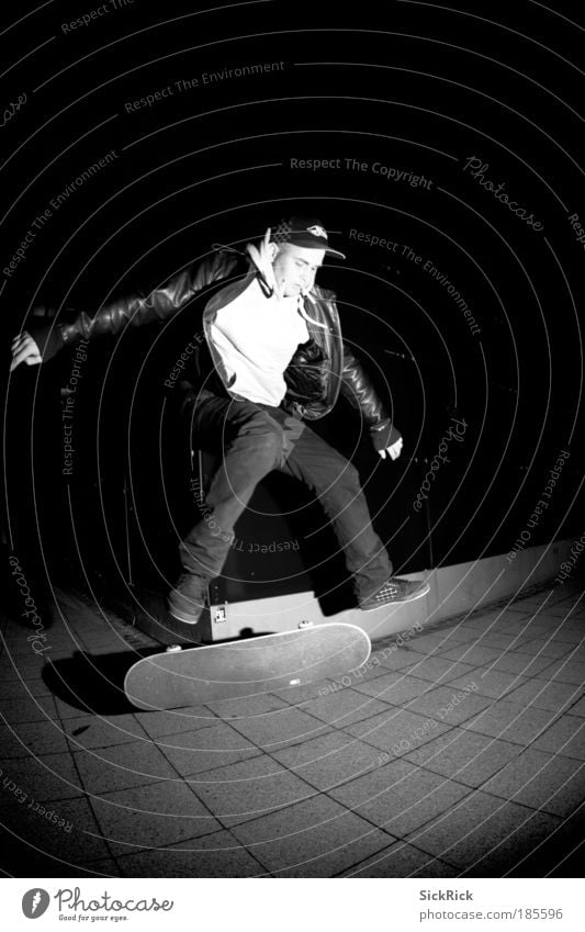 kick flip Freizeit & Hobby Skateboard Skateboarding Sport Funsport maskulin Junger Mann Jugendliche 1 Mensch 18-30 Jahre Erwachsene Baseballmütze springen