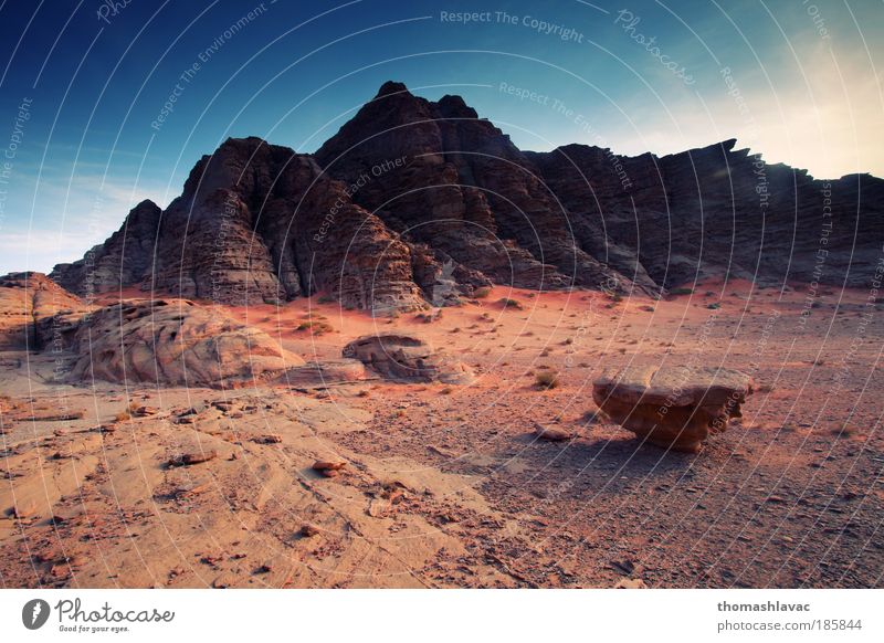 Wüste Wadi Rum Landschaft Sand Himmel Sonnenaufgang Sonnenuntergang Felsen Berge u. Gebirge rot Farbfoto Außenaufnahme Menschenleer Morgendämmerung