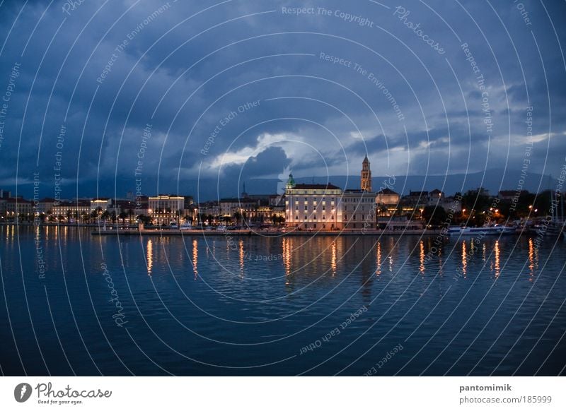 Eines Morgens früh..... Wasser Gewitterwolken Sommer Regen Küste Split Kroatien Stadt Hafenstadt Burg oder Schloss Bootsfahrt Passagierschiff An Bord alt