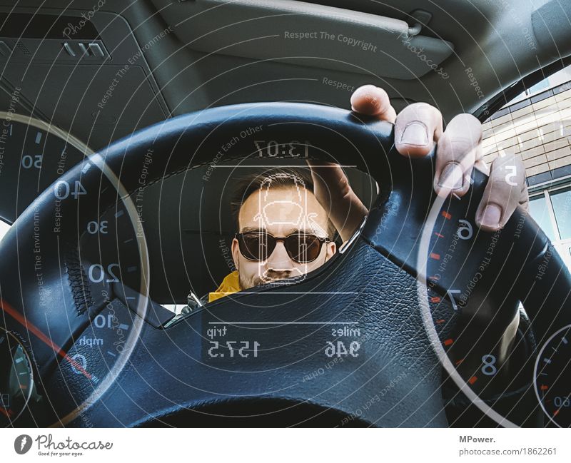 driver Bildschirm Messinstrument Uhr Technik & Technologie Mensch Junger Mann Jugendliche 1 18-30 Jahre Erwachsene Coolness PKW Autofahren Tachometer Lenkrad