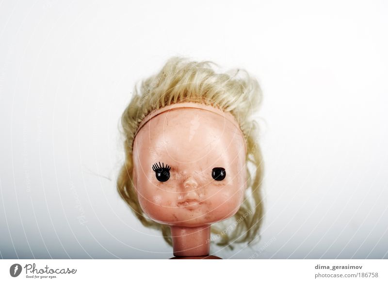 Fläche 2 Spielzeug Puppe bizarr geheimnisvoll Auge Kopf Behaarung Farbfoto Nahaufnahme Menschenleer Blitzlichtaufnahme Porträt