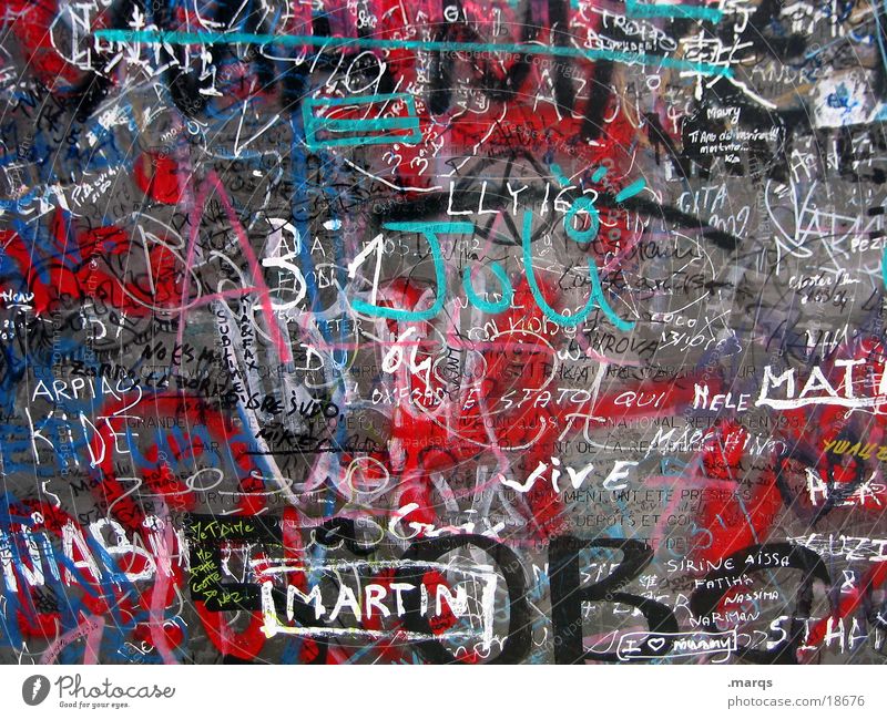 Martin Farbfoto mehrfarbig abstrakt Lifestyle Stil Design Kunst Kultur Jugendkultur Subkultur Stadt Mauer Wand Metall Schriftzeichen Hinweisschild Warnschild