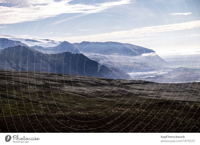 ganz weit oben | Island Natur Hügel Berge u. Gebirge gigantisch groß Unendlichkeit Heimweh Fernweh Abenteuer Ferne Fußweg Einsamkeit über den Wolken Farbfoto