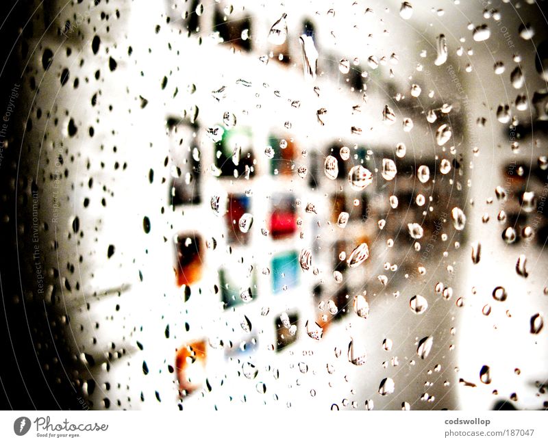a rainy rauschy night in altona Design Kunst Ausstellung Kunstwerk Fenster beobachten nass ästhetisch Regen Kreativität planen Farbfoto Außenaufnahme abstrakt