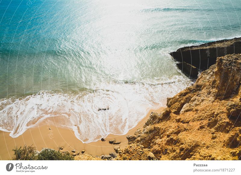 Strandende Natur Sommer Schönes Wetter Felsen Wellen Küste Bucht wild blau türkis Atlantik Portugal Algarve Farbfoto Außenaufnahme Menschenleer