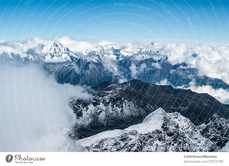 Misty Mountains [1] Klettern Bergsteigen wandern Natur Landschaft Urelemente Wolken Winter Eis Frost Schnee Felsen Alpen Berge u. Gebirge kalt wild blau schwarz
