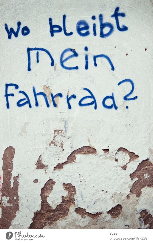 Frage Jugendkultur Fassade Zeichen Schriftzeichen Graffiti alt schreiben authentisch blau Fragen Antwort Fragezeichen Symbole & Metaphern Headline Text Wand
