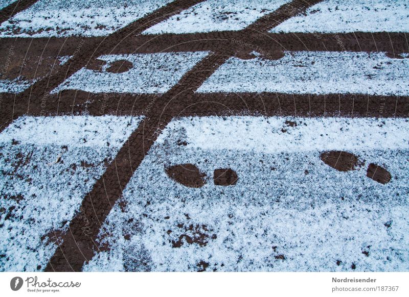 footprints Übergewicht Leben wandern Fahrschule Umwelt Natur Erde Winter Klima schlechtes Wetter Eis Frost Schnee Verkehr Verkehrswege Autofahren Fußgänger