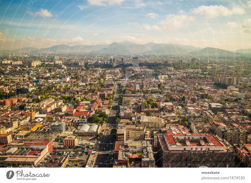 Mexico City Stadt Hauptstadt Stadtzentrum Altstadt Skyline bevölkert überbevölkert Haus Hochhaus Gebäude dreckig gigantisch groß Unendlichkeit blau Mexiko