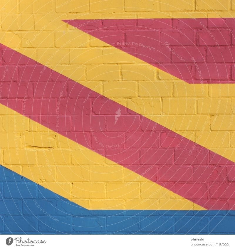 Primärfarben Haus Bauwerk Gebäude Architektur Mauer Wand Fassade blau mehrfarbig gelb rot Maler Anstreicher malen streichen Stein Farbfoto Außenaufnahme