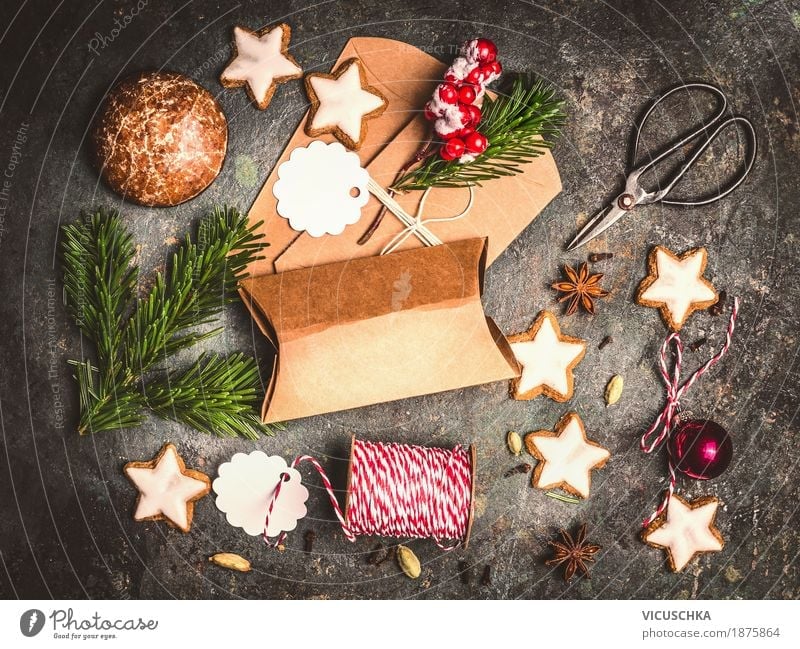 Weihnachtsgeschenke verpacken Stil Design Freude Winter Häusliches Leben Dekoration & Verzierung Feste & Feiern Weihnachten & Advent Papier Ornament Kugel