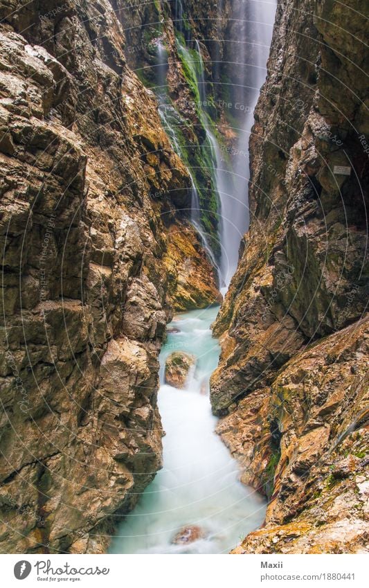 Höllentalklamm Umwelt Natur Wasser Alpen Schlucht Fluss Wasserfall Flüssigkeit mehrfarbig Farbfoto Außenaufnahme Menschenleer Tag Licht Silhouette
