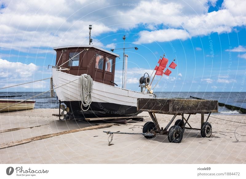 Ein Fischerboot in Koserow auf der Insel Usedom Erholung Ferien & Urlaub & Reisen Tourismus Strand Meer Natur Landschaft Sand Wasser Wolken Küste Ostsee