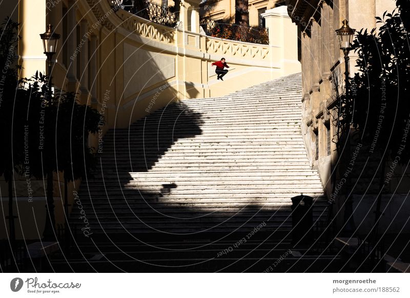 Ein Tag in Rom Freizeit & Hobby Ferien & Urlaub & Reisen Freiheit Sightseeing Städtereise maskulin 1 Mensch Hauptstadt Stadtzentrum Treppe springen alt gelb rot
