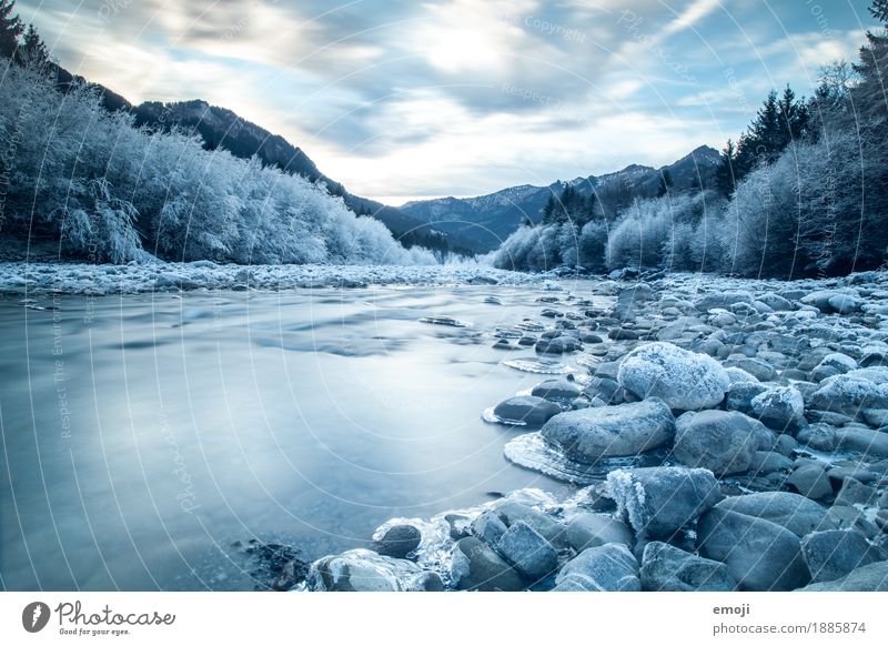 frosty Umwelt Natur Landschaft Winter Eis Frost Fluss kalt blau Stein Flußbett Farbfoto Außenaufnahme Menschenleer Tag Langzeitbelichtung Bewegungsunschärfe