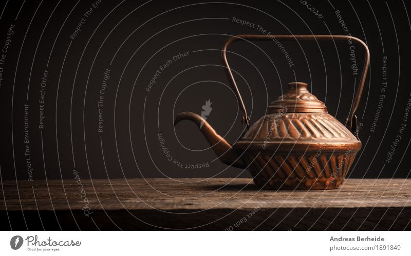 Teepause Getränk Lifestyle Stil Erholung ruhig Restaurant Container retro Tradition tea teapot aged ancient antique beverage brown classic cook cooking copper