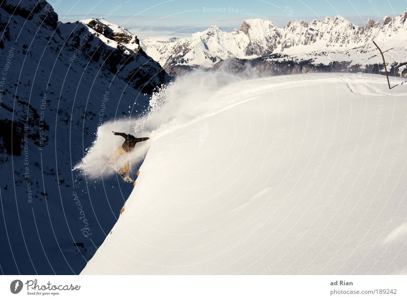 Human Rocket Freude Abenteuer Winter Schnee Winterurlaub Berge u. Gebirge Sport Wintersport Snowboard Skipiste Mensch 1 Felsen Alpen Gipfel Schlucht fliegen