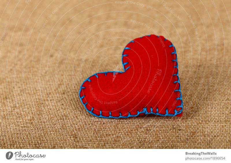 Handgemachtes rotes Filzhandwerk nähte Herz auf Leinensegeltuch Freizeit & Hobby Basteln Handarbeit Valentinstag Muttertag Kunst Stoff Liebe natürlich braun