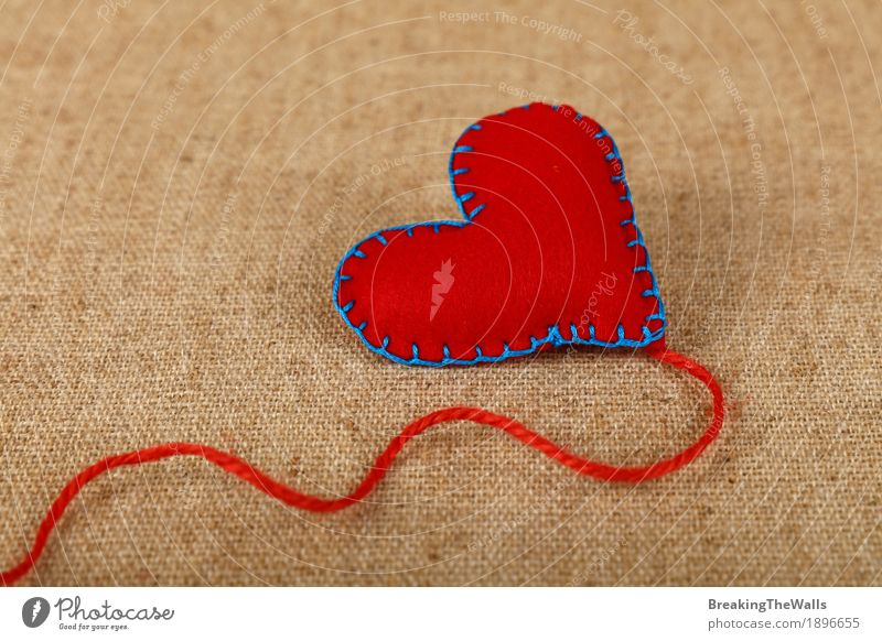 Rotes Filzhandwerk nähte Herz mit Schnurgewinde auf Segeltuch Freizeit & Hobby Basteln Handarbeit Valentinstag Muttertag Seil Kunst Stoff Liebe natürlich rot