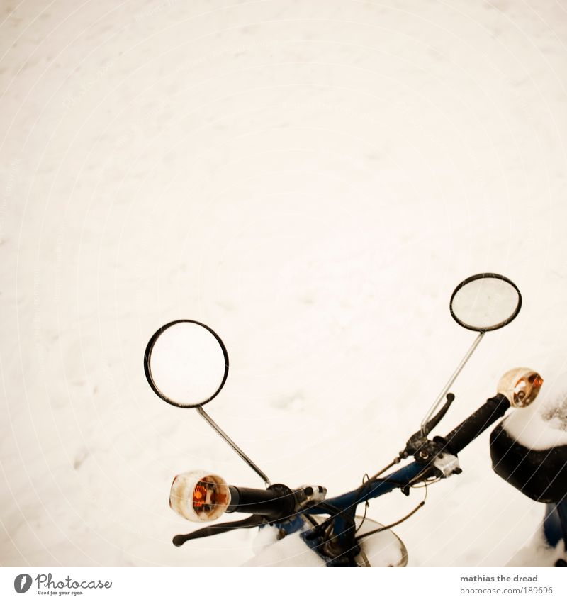 SPIEGELGLATT Winter schlechtes Wetter Eis Frost Schnee Verkehrsmittel Straßenverkehr Motorrad Kleinmotorrad kalt Lenker Blinker Rückspiegel minimalistisch