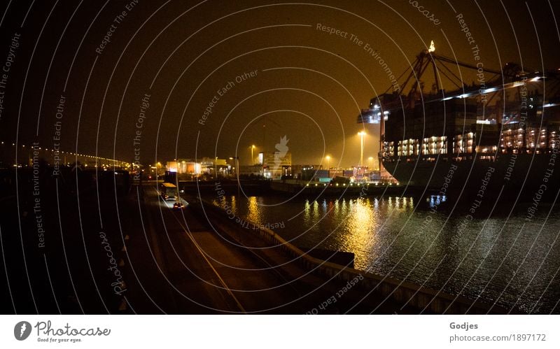 Containerschiff im Hafen Hamburg bei Nacht Industrie Hauptstadt Hafenstadt Menschenleer Verkehrsmittel Verkehrswege Güterverkehr & Logistik Schifffahrt