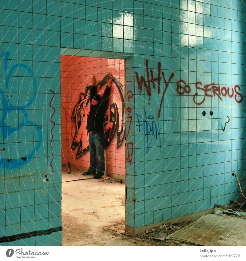unsicher Mensch maskulin Mann Erwachsene 1 Kunst Kultur Jugendkultur Subkultur Haus Mauer Wand Zeichen Graffiti Kommunizieren Angst Entsetzen Todesangst