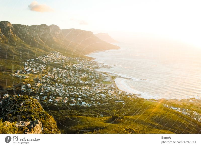 Sundown over Camps Bay Strand exotisch Ferien & Urlaub & Reisen Umhang Südafrika Sonnenuntergang Afrika Atlantik Bucht Kapstadt Viertel Idylle Nachbar Meer