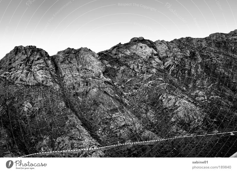Fuertemountains Umwelt Natur Landschaft Urelemente Erde Luft Himmel Wolkenloser Himmel Wärme Dürre Gras Sträucher Felsen Alpen Berge u. Gebirge Gipfel Vulkan