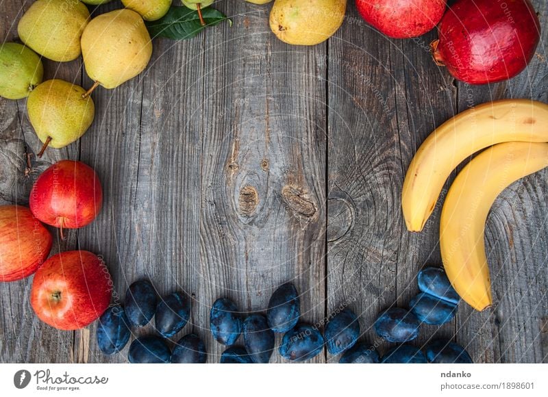 Frische reife Früchte sind auf dem Umfang angelegt Frucht Apfel Süßwaren Vegetarische Ernährung Diät Gesunde Ernährung Sommer Garten Tisch Natur Herbst Holz